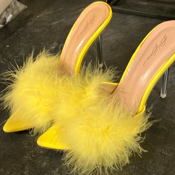 Shoes - Bai beiai yellow heels with feathers and clear heel
